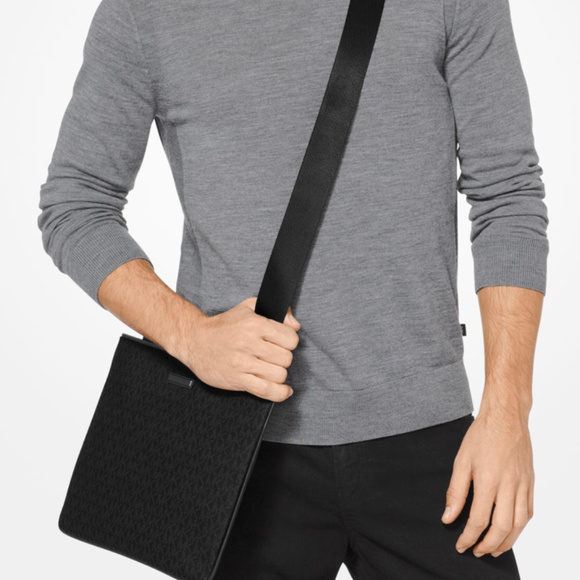 Michael Kors Men's Jet Set Cross body & Wallet NWT - Picture 4 of 7